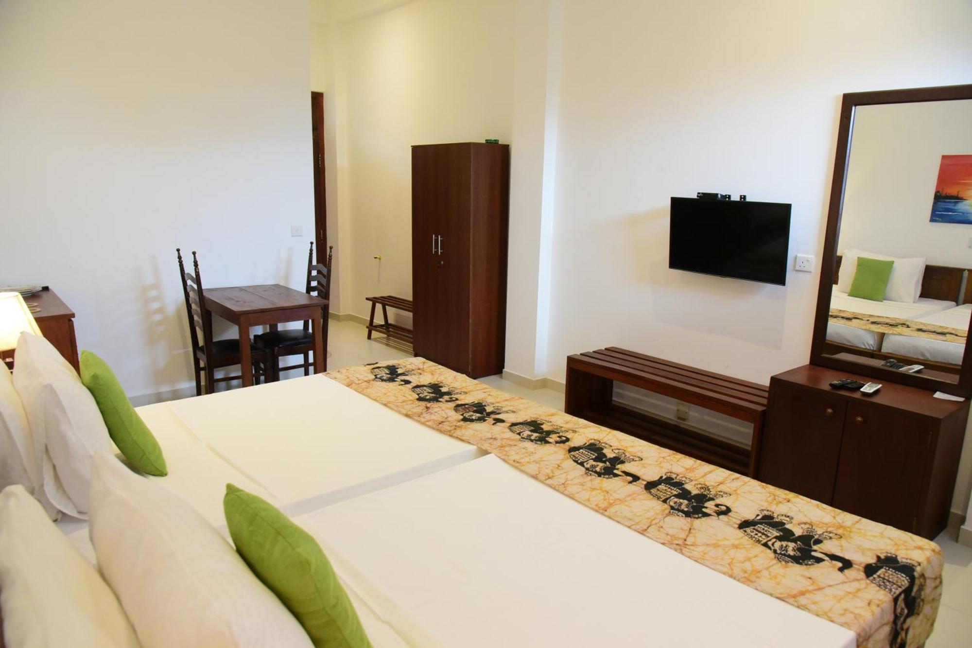 Tranquil Hotel Hikkaduwa Bagian luar foto